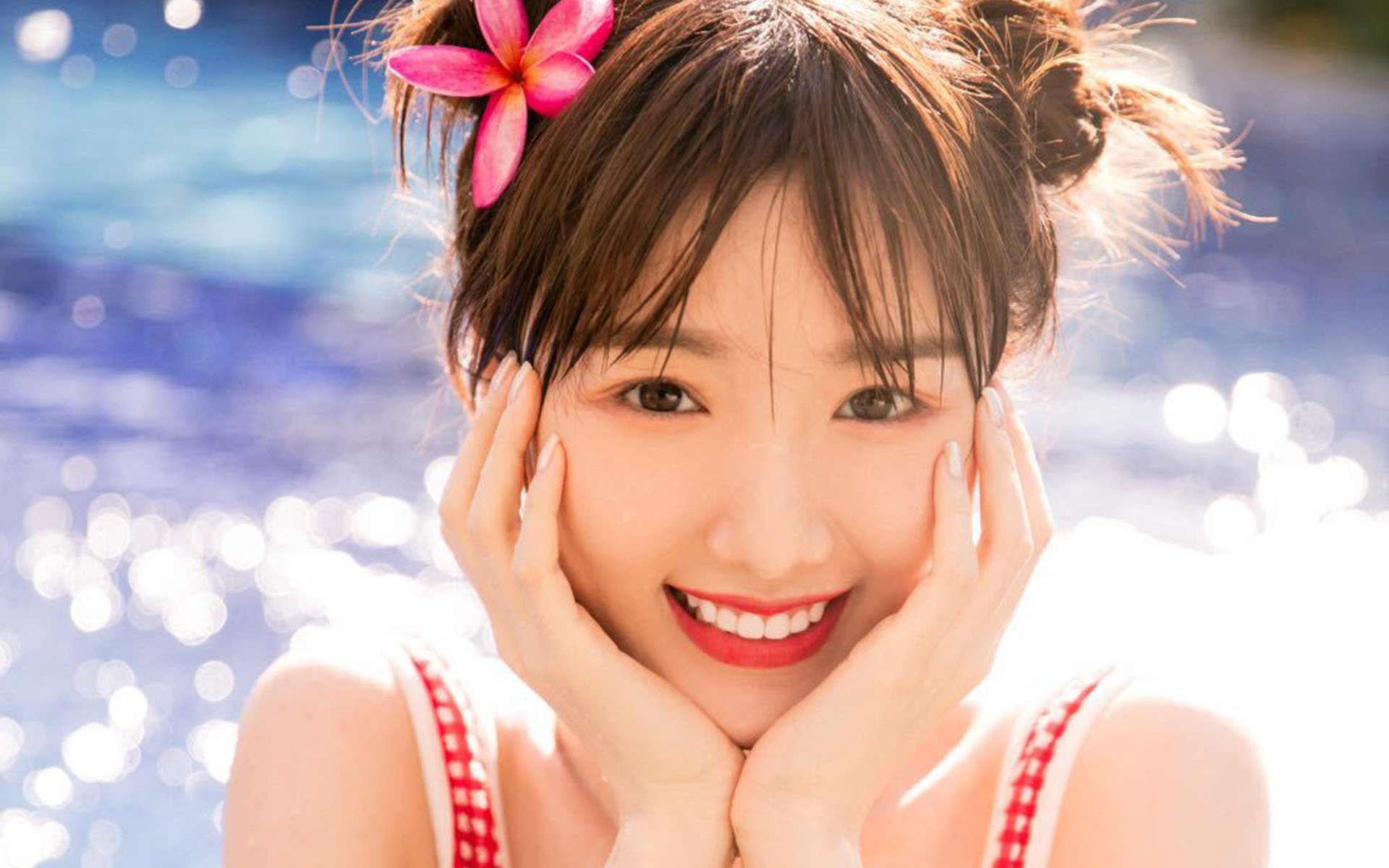 瑞士女足球员雪地铲球太猛,把对手铲进雪堆,瑞士女足国脚